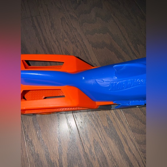 Hot Wheels GVG36 Shark Chomp Transporter Playset -Eats Cars! - Picture 2 of 13